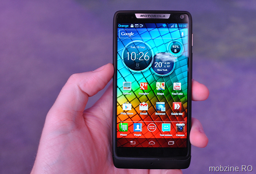 Motorola RAZR i: Intel ATOM pe Android