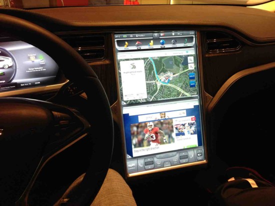 Google Maps intră în sfârșit în zona auto, la modul oficial