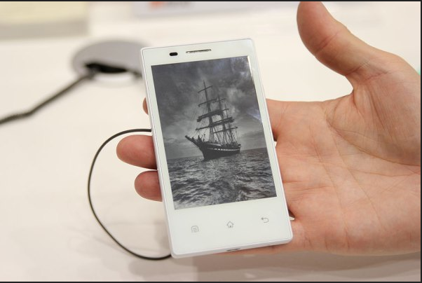 Smartphone Android cu e-ink la preț de dumbphone