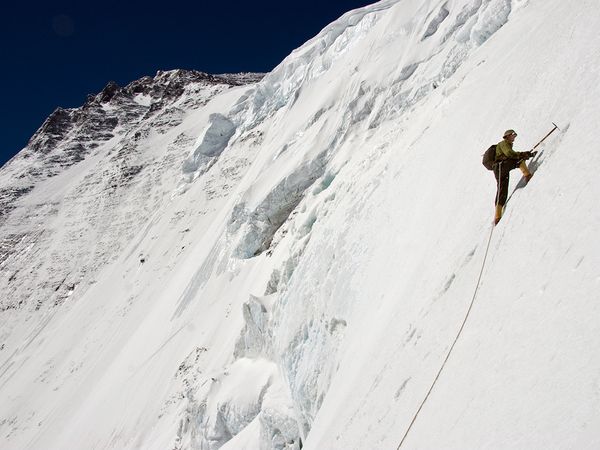 Un apel video de pe Everest va fi facut cu un HTC One