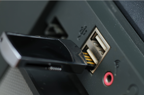 Vulnerabilitate USB în Windows acoperită prin Patch Tuesday