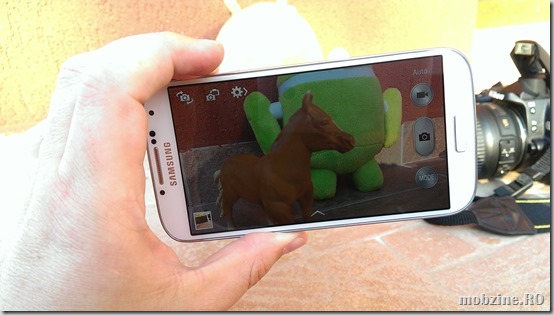 HTC One_display_smartphone