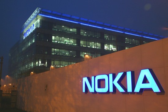 Nokia dă din coate pentru o poziție la vârf: vine cu un phablet