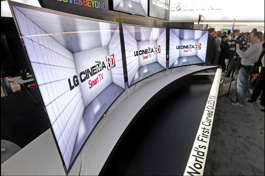 LG reușește să fie prima companie ce aduce televizoare OLED cu display curbat pe piață