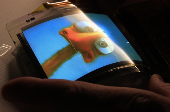 LG poate aduce smartphone cu ecran flexibil in 2013