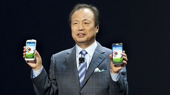 Samsung Galaxy S4 doboară recordul de vânzări al companiei