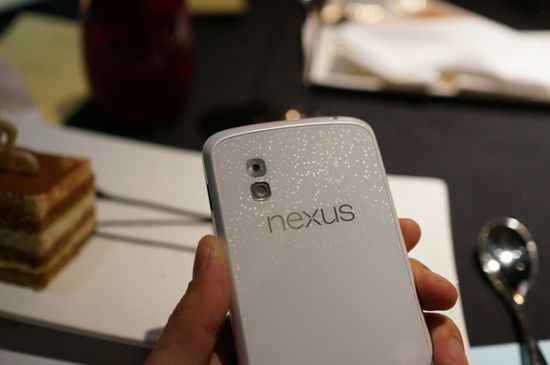 Nexus 4 alb ar putea veni cu o surpriză