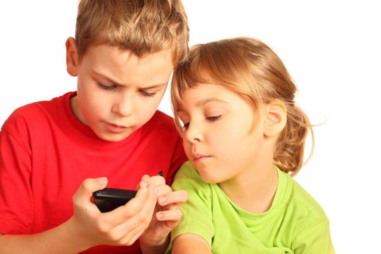 children-smartphone