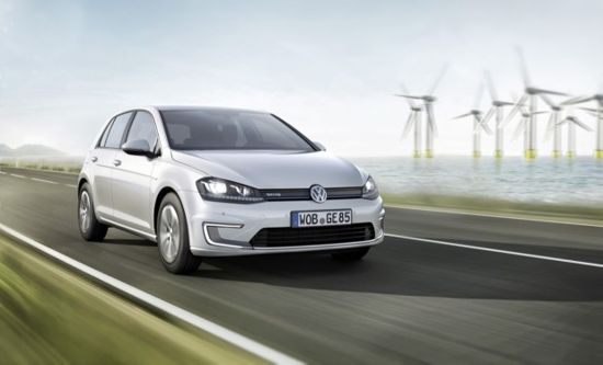 O mașină îndrăgită în versiunea electrică: Volkswagen Golf Blue-e-motion EV