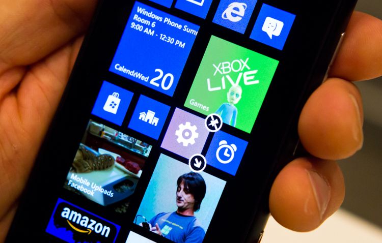 Plateste Microsoft producatorii sa facă telefoane cu Windows Phone?