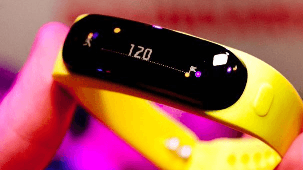 Huawei anunta TalkBand B1, combinatie de bratara de fitness si handsfree