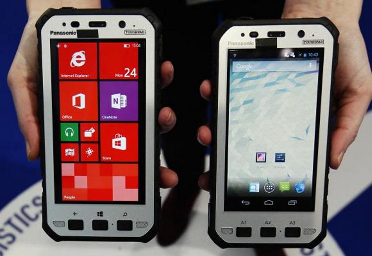 Panasonic a prezentat doua telefoane din gama Toughpad