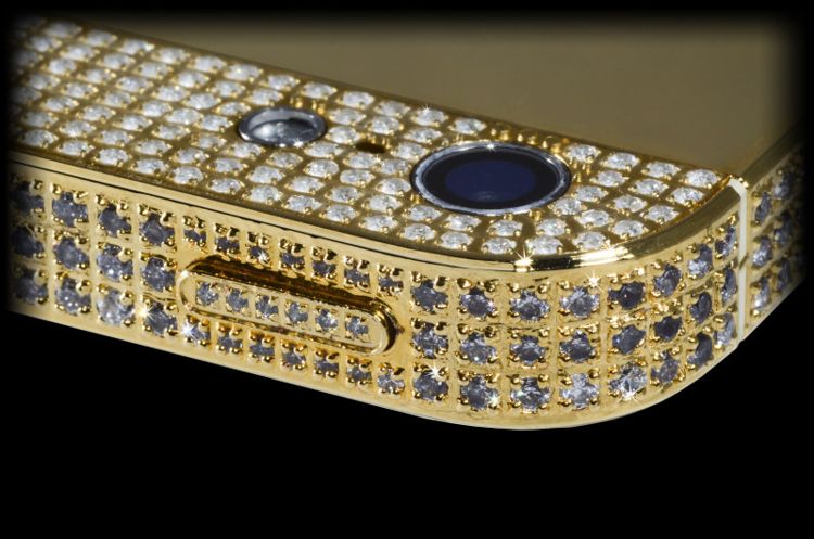 Un iPhone 5 de aur incrustat cu diamante