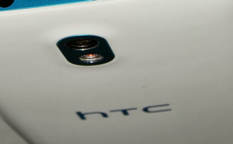 HTC M8 Ace da metalul pe plastic