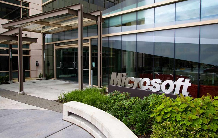 Microsoft a incheiat bine trimestrul al doilea din 2014, Apple si mai bine