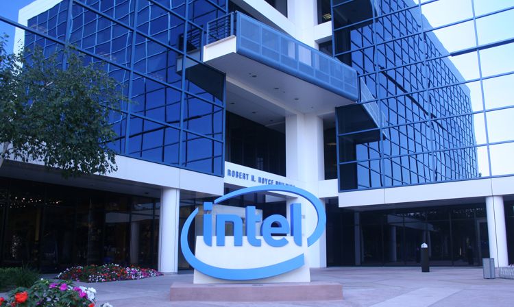 File de istorie: Intel aniverseaza 46 de ani