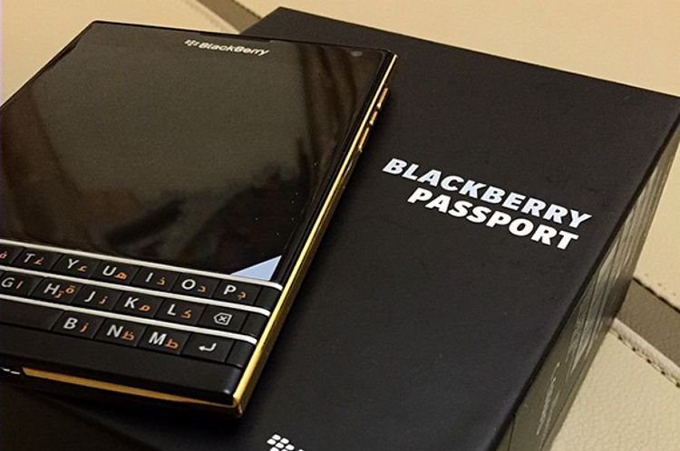 Se poarta auriul, iar BlackBerry vrea sa fie in trend