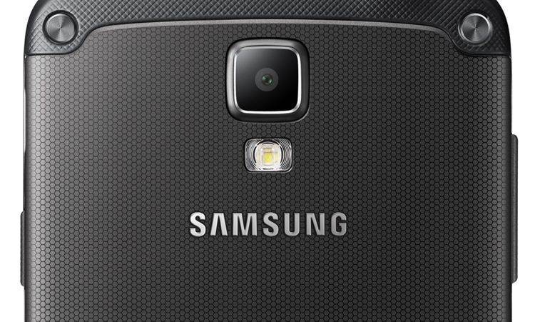 O noua serie de la Samsung: Galaxy E5 si E7 isi fac incalzirea