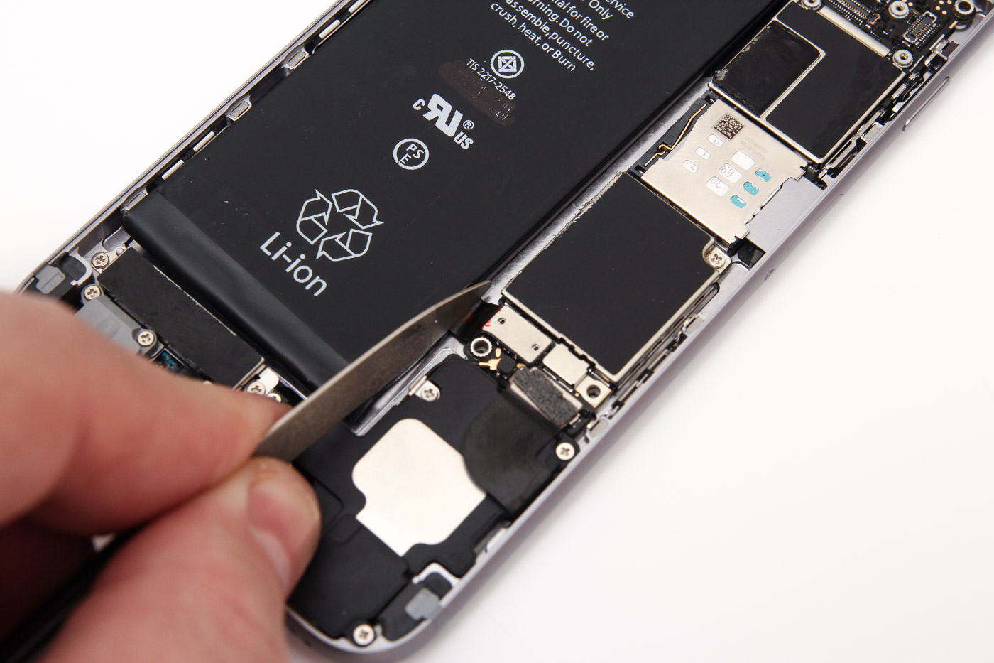 Tutorial: cum se schimba bateria de pe iPhone 6