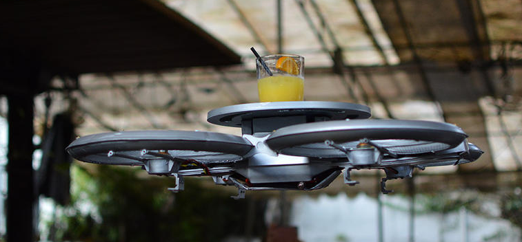 Asa incepe: chelnerii vor fi inlocuiti de drone