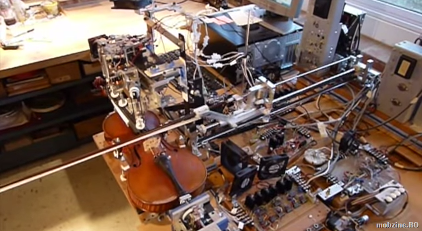 Video: o privire in viitor – robotul Ro-BOW canta la vioara (destul de bine)