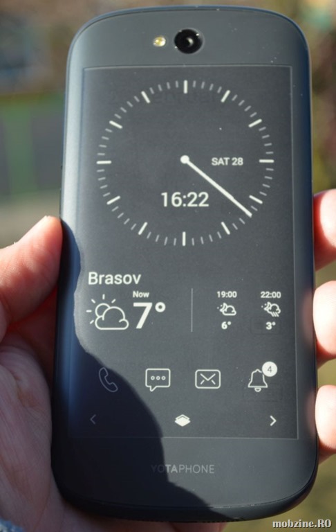 Review YotaPhone 2: doua ecrane si o posibilitate interesanta