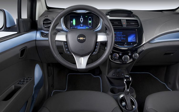 2015-Chevrolet-SparkEV-024