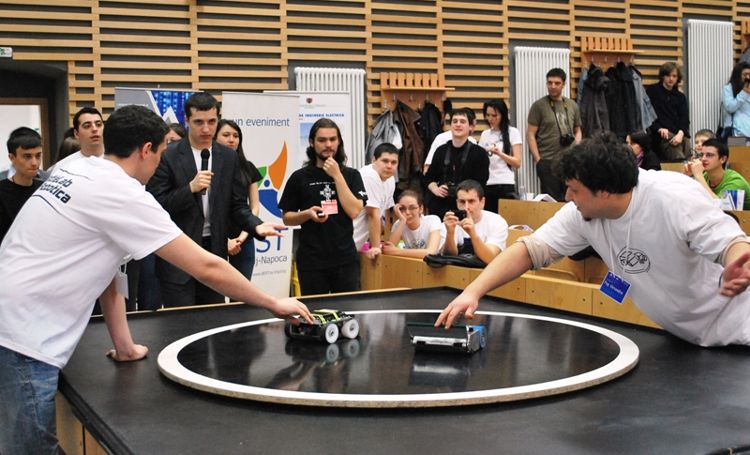 Razboiul robotilor la Cluj: BattleLab Robotica editia 2015