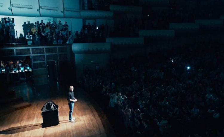 A aparut primul trailer pentru noul film Steve Jobs