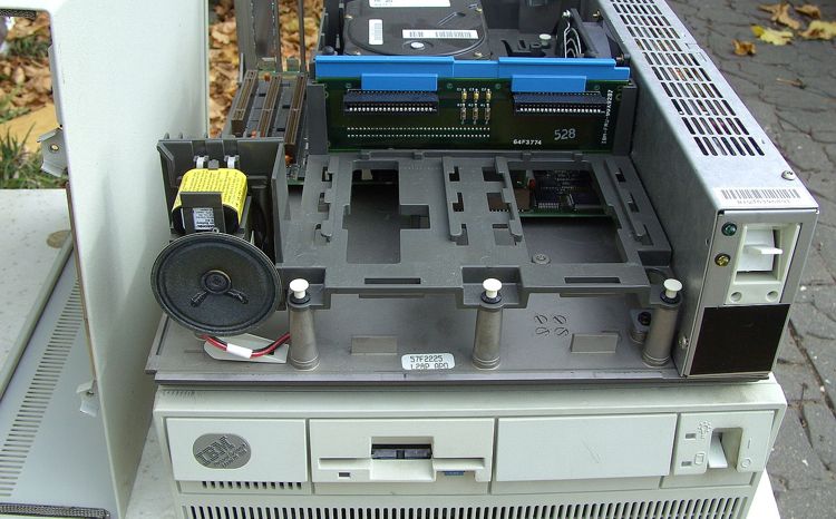 File de istorie: pe 2 iunie 1988 se lansa IBM PS/2 Model 70