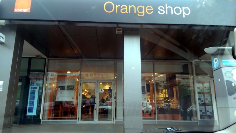 Apropo, stiati ca in Orange Shop ti se face poza pe furis?