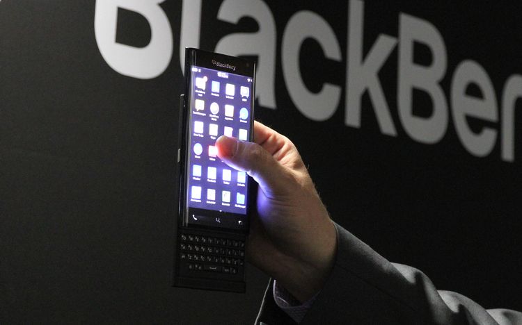 Smartphone BlackBerry cu Android?