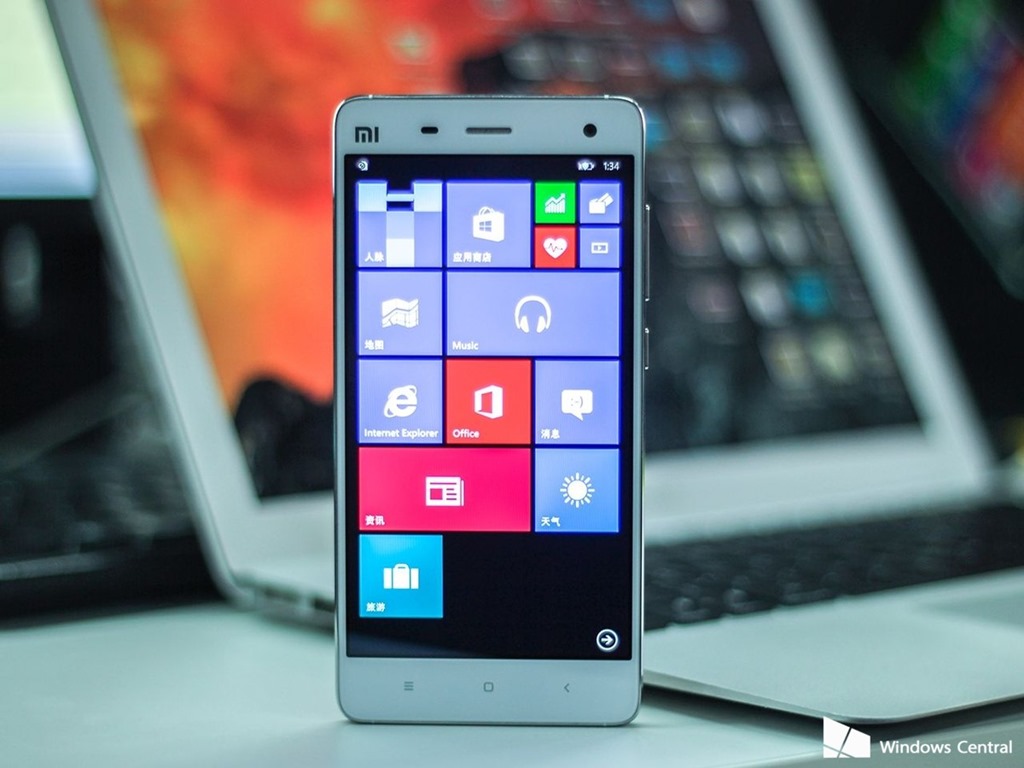 Beta testerii au primit primele ROM-uri Windows 10 Mobile pentru Xiaomi Mi 4
