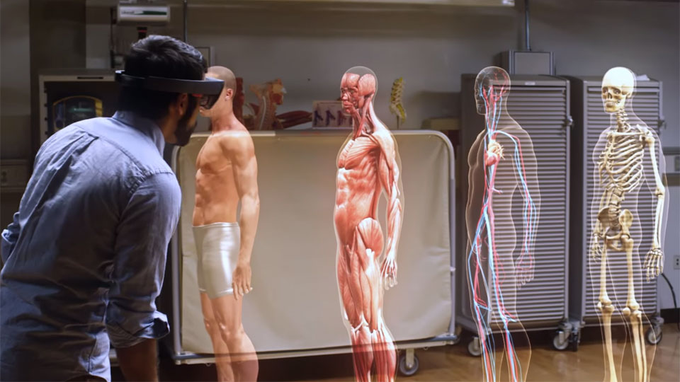 Microsoft despre cum arata prin HoloLens viitorul medicinei