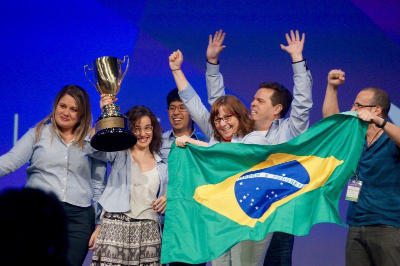 eFitFashion devin campionii mondiali la Imagine Cup 2015