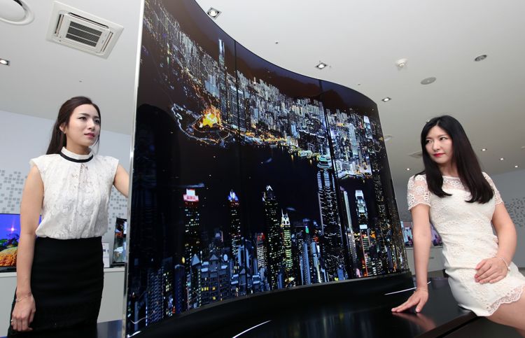 Photo3) LG Display 111-inch Wave Double-sided Display