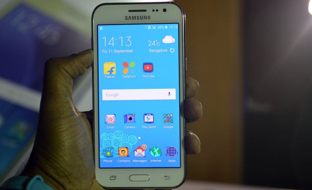Samsung prezinta un nou low-cost: Galaxy J2