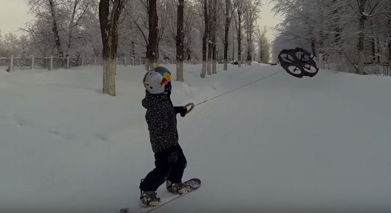 Droneboarding: daca tot avem zapada si drone, apare un nou sport