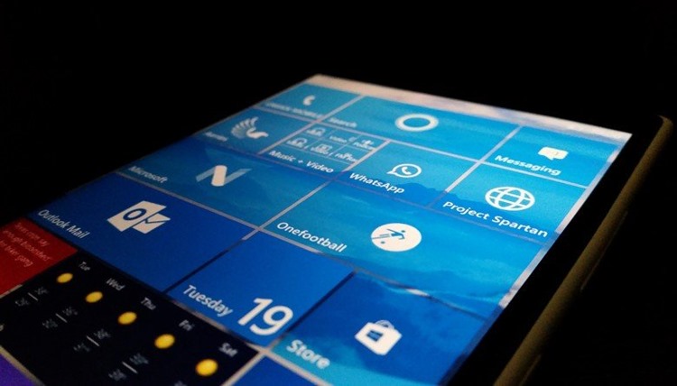 Windows 10 Mobile Build 14267.1004 lansat pentru Insiderii cu Lumia 950, 950 XL, 650, 550, Xiaomi Mi4 si ALCATEL ONETOUCH Fierce XL
