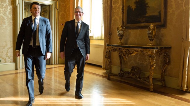 Tim Cook are nevoie de un consilier de imagine