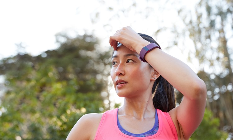 Fitbit (si alte dispozitive wearable) pot detecta ca o femeie a ramas insarcinata