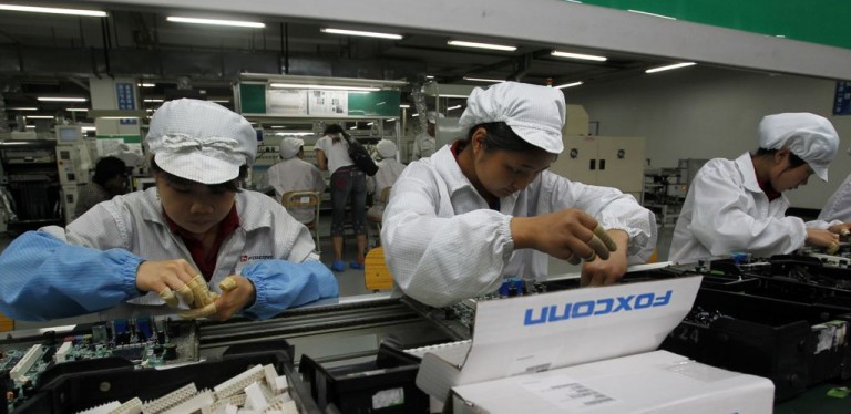 S-a finalizat achizitia pachetului majoritar din Sharp de catre Foxconn