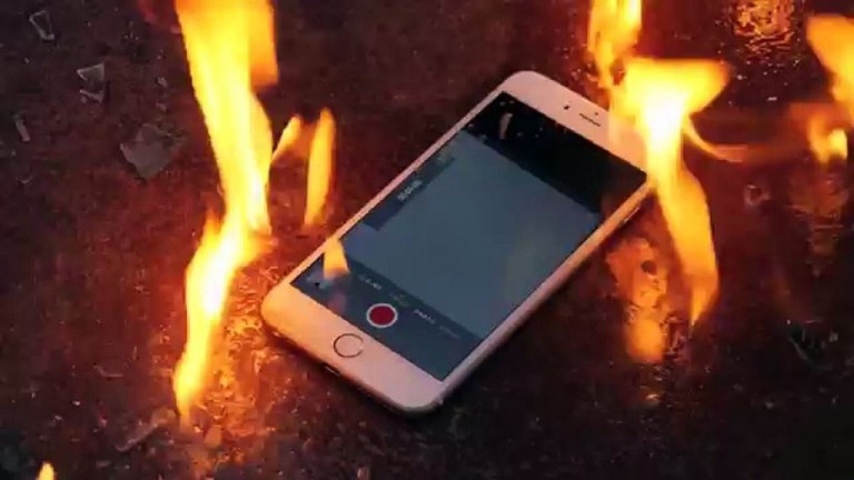 iPhone-ul unui pasager a luat foc in timpul unui zbor