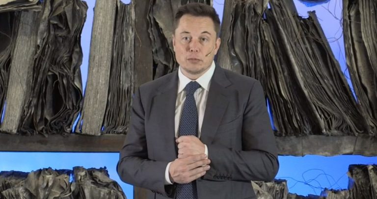 Cocheteaza Tesla cu zona sectorul de transport de persoane?