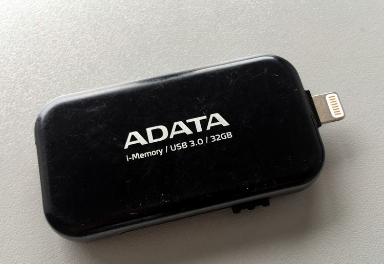 Review AData i-Memory Flash Drive