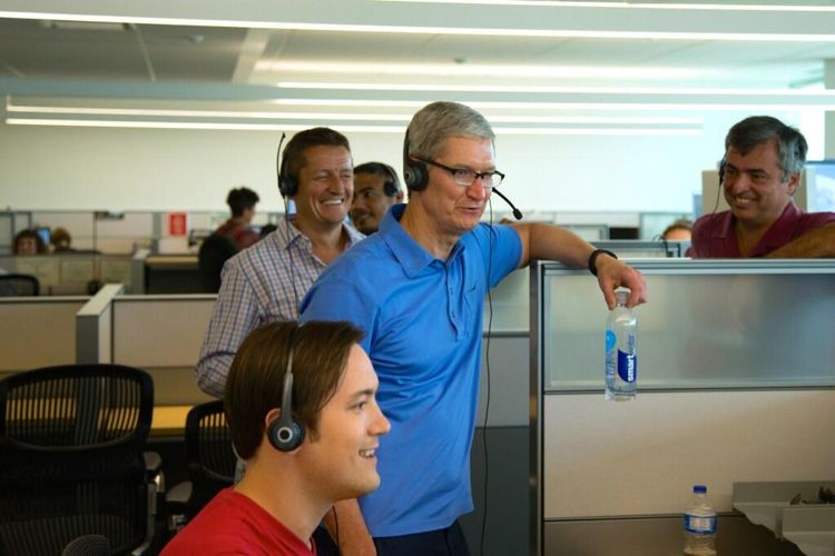 Deschide Apple un centru de suport la Brasov?