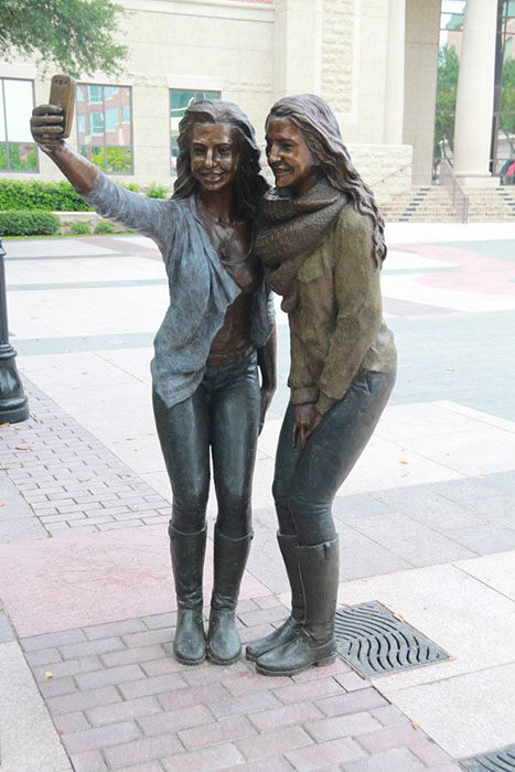 sugarland selfie statue