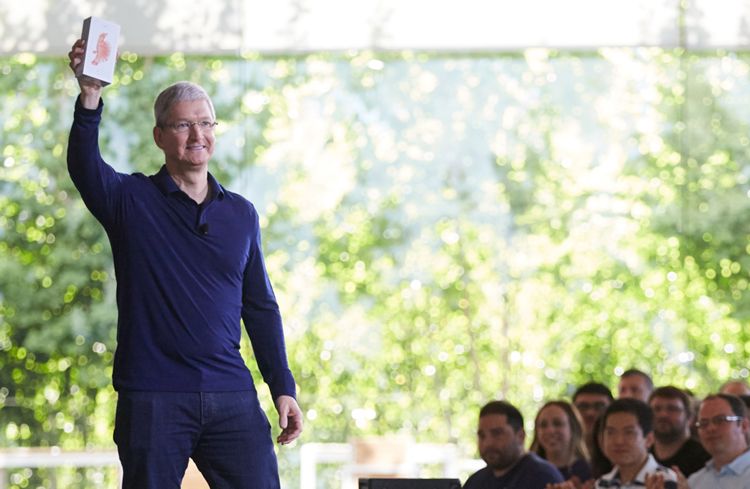 Apple a vandut un miliard de iPhone-uri