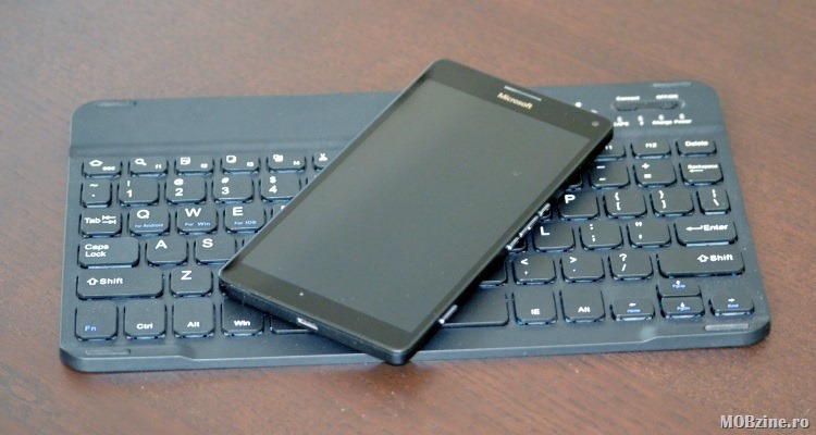 Despre Gecko slimline bluetooth keyboard–o tastatura de Continuum for Phones