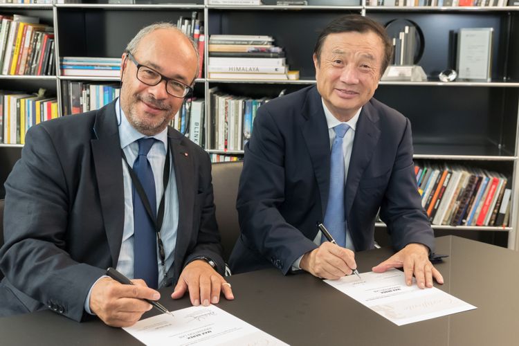 max-berek-innovation-lab_-signing_ren-zhengfei_dr-kaufmann